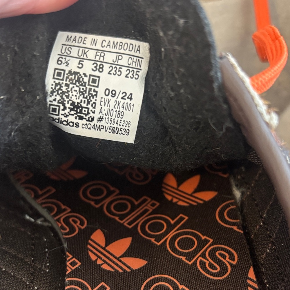 ✨adidas Samba OG Calf Hair Leopard-Print Sneakers with Orange Laces - Picture 5 of 8